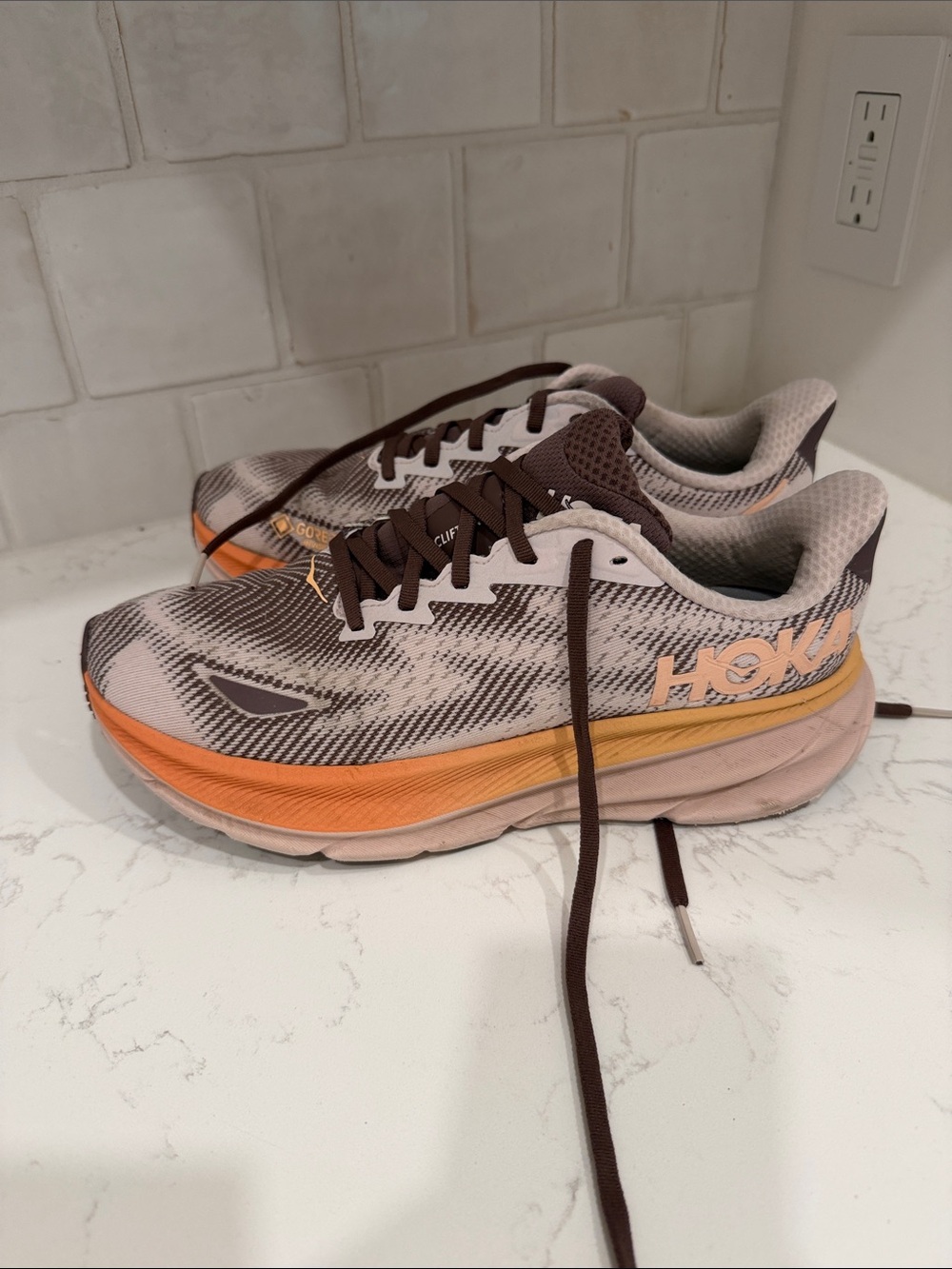 Hoka Clifton 9 Gore•Tex invisible fit -Runnin Sneakers